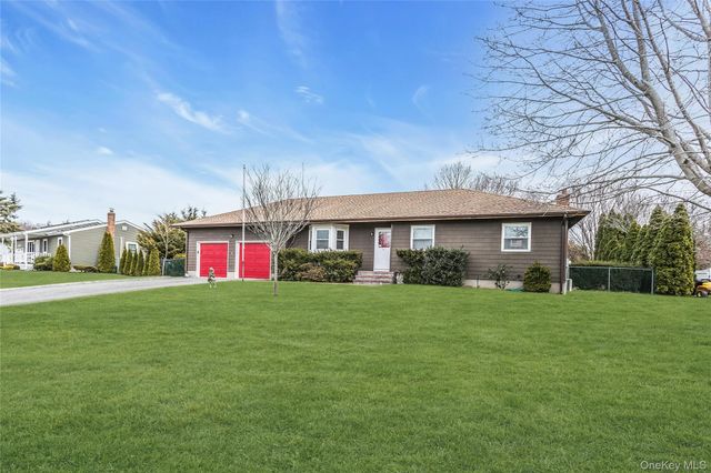 82 Donna Drive, Baiting Hollow, NY 11933