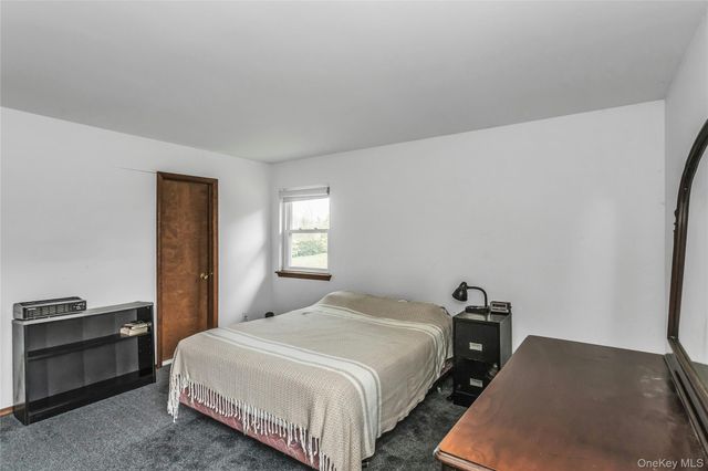 82 Donna Drive, Baiting Hollow, NY 11933