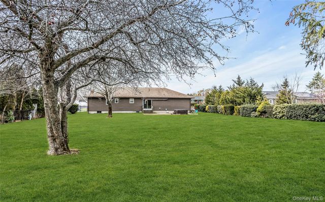 82 Donna Drive, Baiting Hollow, NY 11933