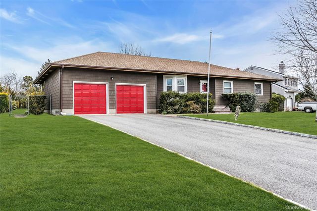 82 Donna Drive, Baiting Hollow, NY 11933