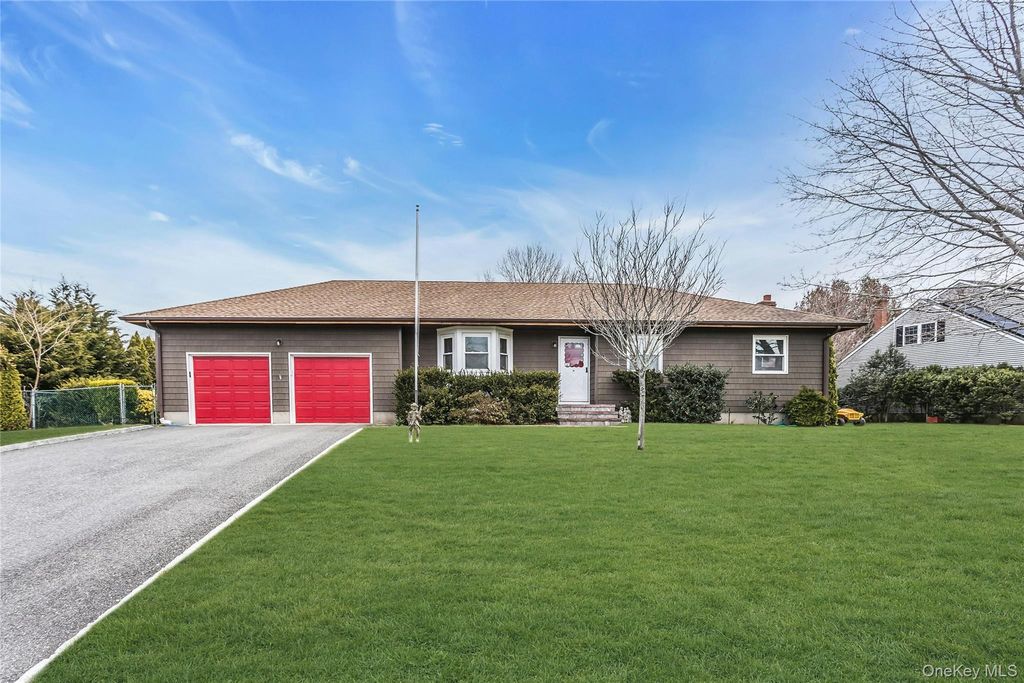 82 Donna Drive, Baiting Hollow, NY 11933