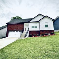 1132 Racker Dr, Clarksville, TN 37043