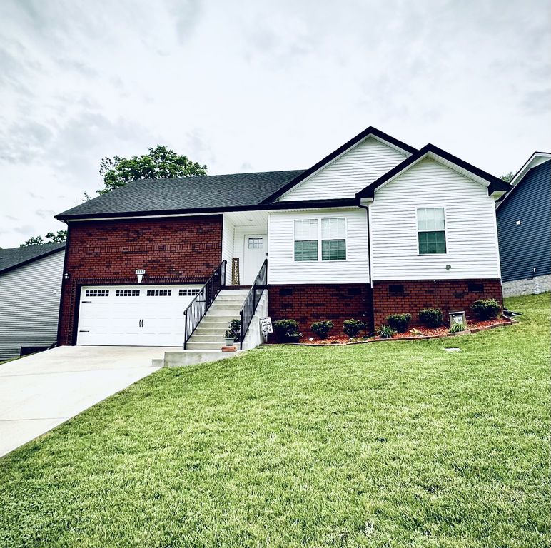 1132 Racker Dr, Clarksville, TN 37043