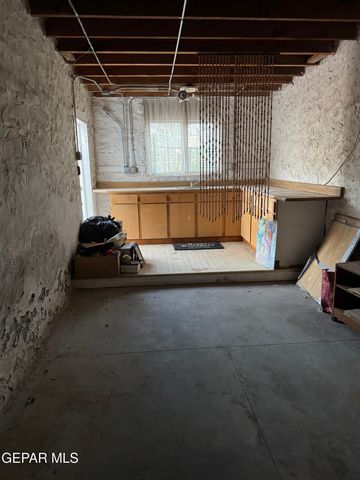 912 MESITA Drive, El Paso, TX 79902