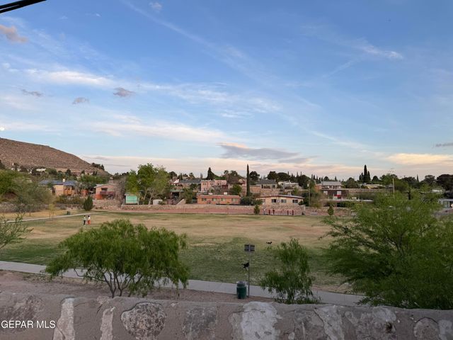 912 MESITA Drive, El Paso, TX 79902