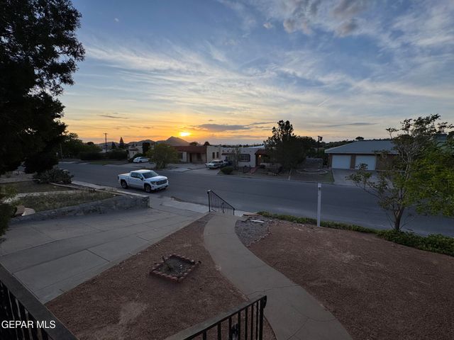 912 MESITA Drive, El Paso, TX 79902