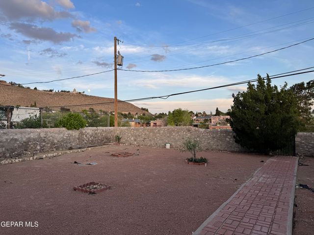 912 MESITA Drive, El Paso, TX 79902