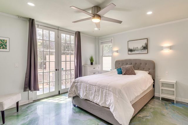 372 Plum ST, Bastrop, TX 78602