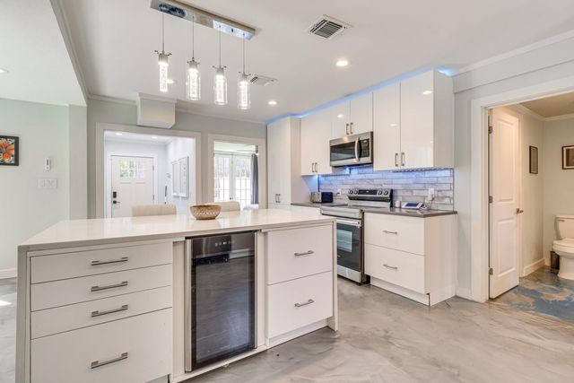372 Plum ST, Bastrop, TX 78602