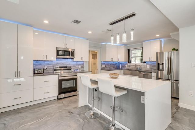 372 Plum ST, Bastrop, TX 78602