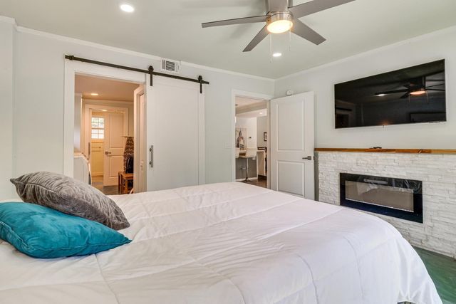 372 Plum ST, Bastrop, TX 78602