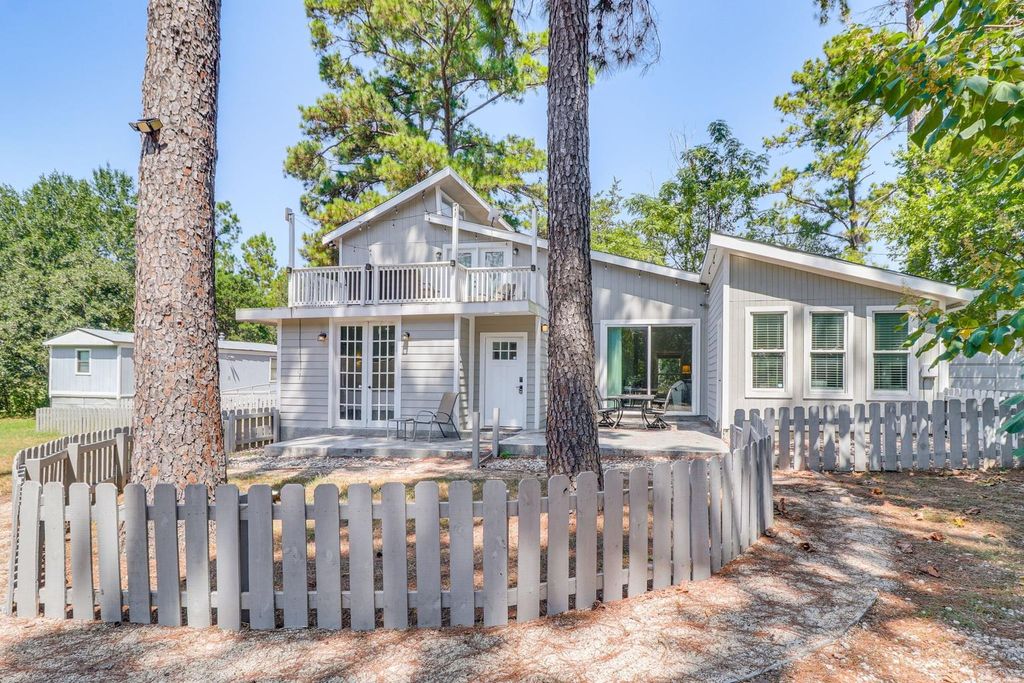 372 Plum ST, Bastrop, TX 78602
