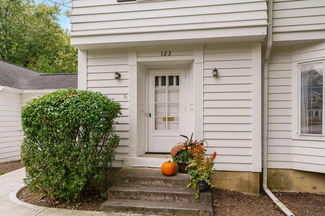 123 W South Street, Worthington, OH 43085