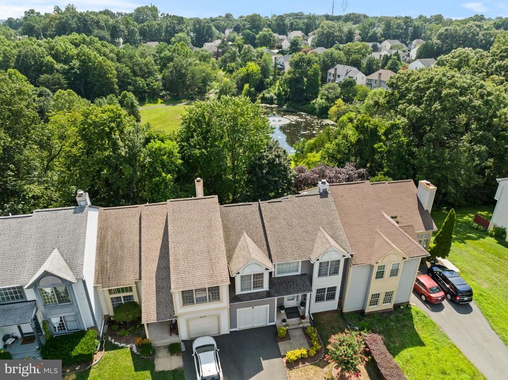 6554 PALISADES DR, Centreville, VA 20121