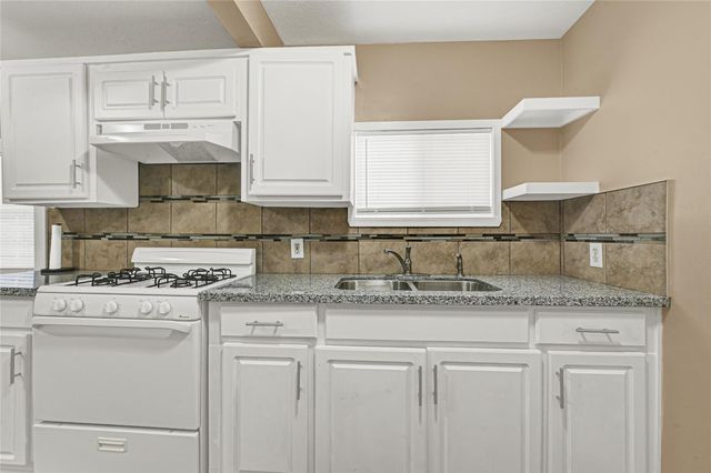 305 N Live Oak Street, Houston, TX 77003