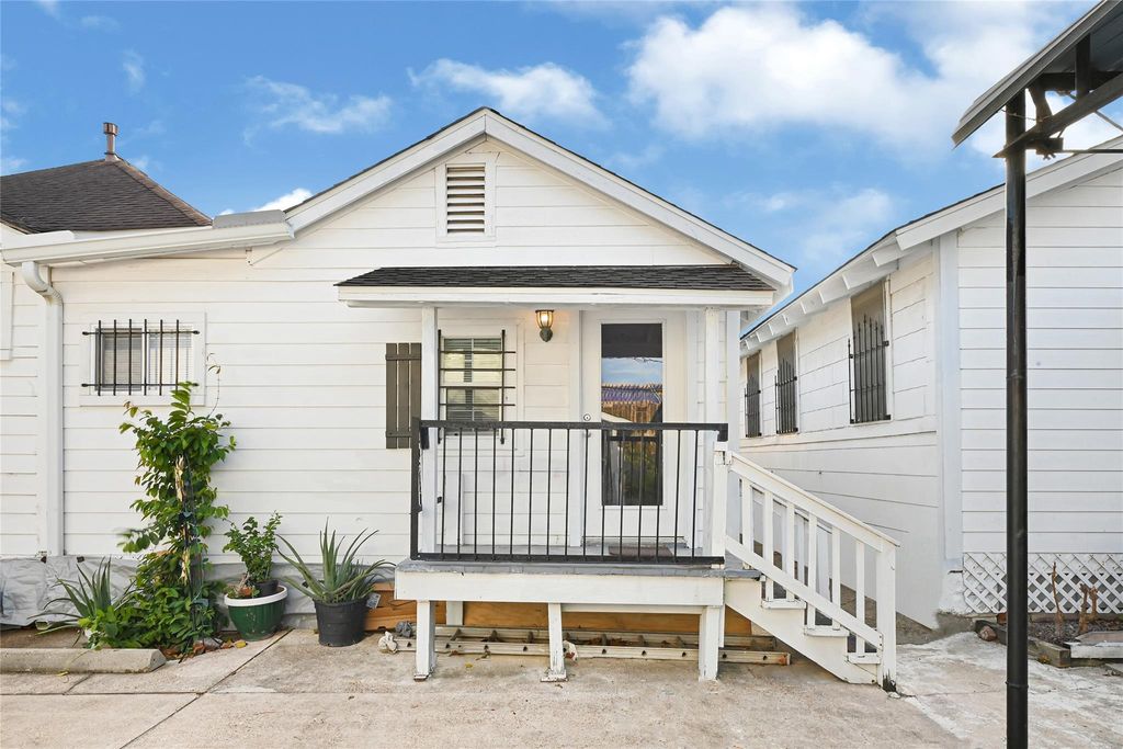 305 N Live Oak Street, Houston, TX 77003
