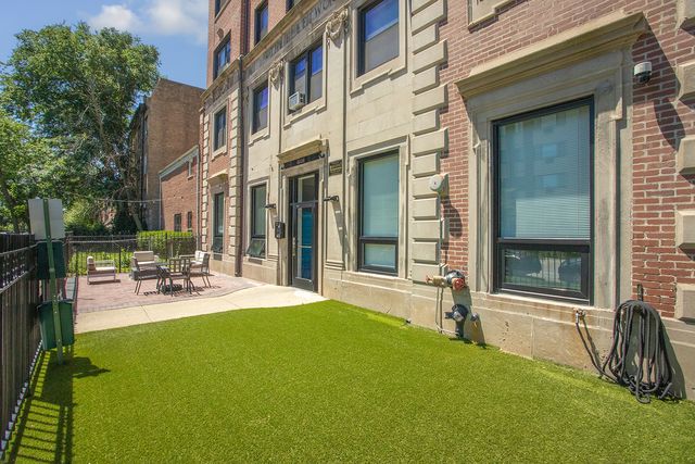 6026 N Winthrop Avenue 8E, Chicago, IL 60660