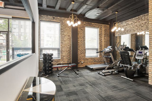 6026 N Winthrop Avenue 8E, Chicago, IL 60660