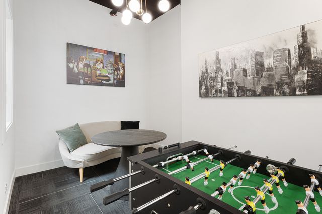 6026 N Winthrop Avenue 8E, Chicago, IL 60660