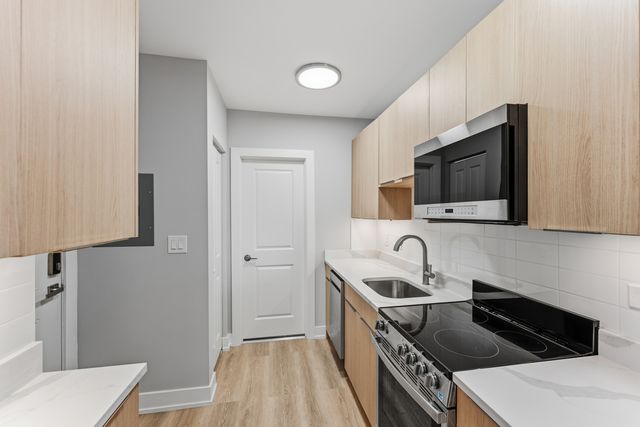 6026 N Winthrop Avenue 8E, Chicago, IL 60660