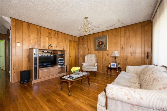 451 Nassau Boulevard, Williston Park, NY 11596