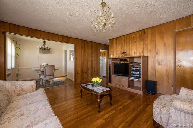 451 Nassau Boulevard, Williston Park, NY 11596