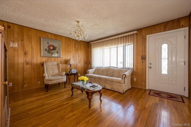 451 Nassau Boulevard, Williston Park, NY 11596