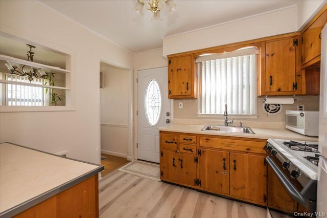 451 Nassau Boulevard, Williston Park, NY 11596