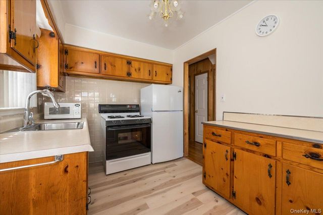 451 Nassau Boulevard, Williston Park, NY 11596