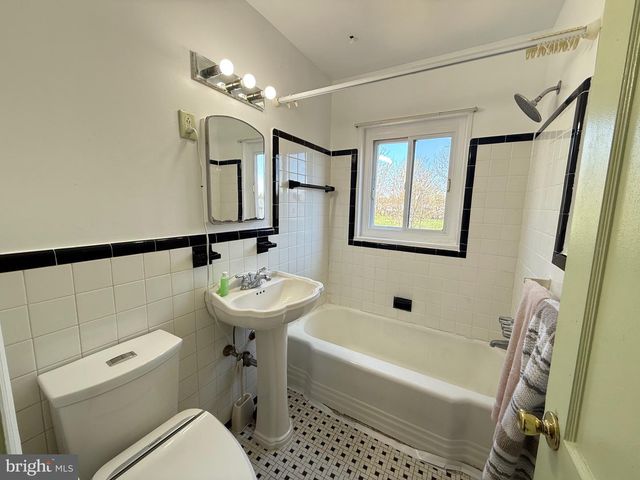 6821 KENYON DR, Alexandria, VA 22307