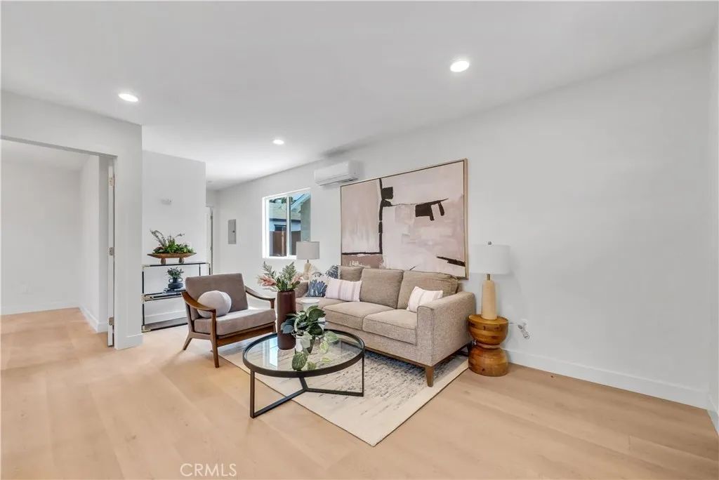 2305 Sesmas Street B, Duarte, CA 91010