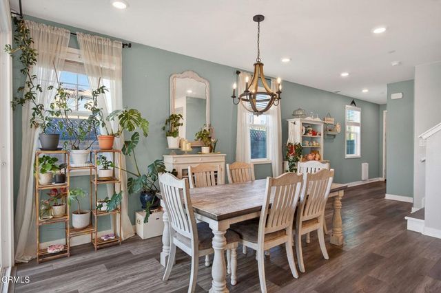 562 Kumquat Court, Santa Paula, CA 93060