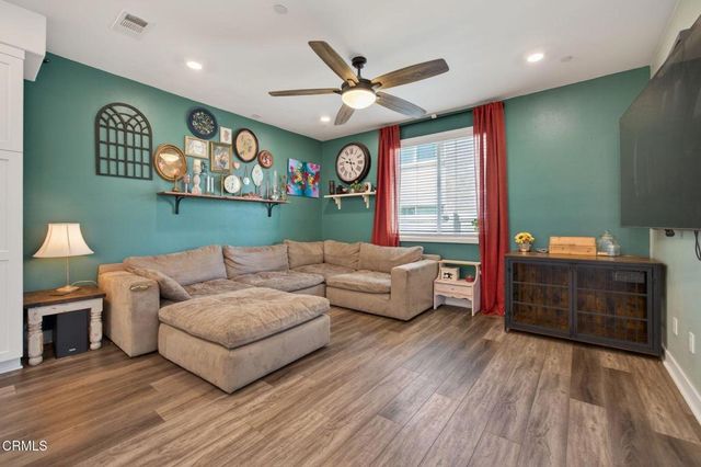 562 Kumquat Court, Santa Paula, CA 93060