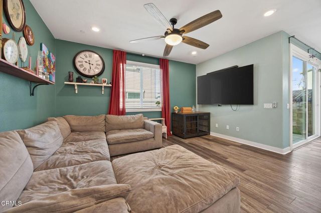 562 Kumquat Court, Santa Paula, CA 93060