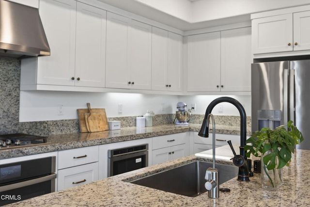 562 Kumquat Court, Santa Paula, CA 93060