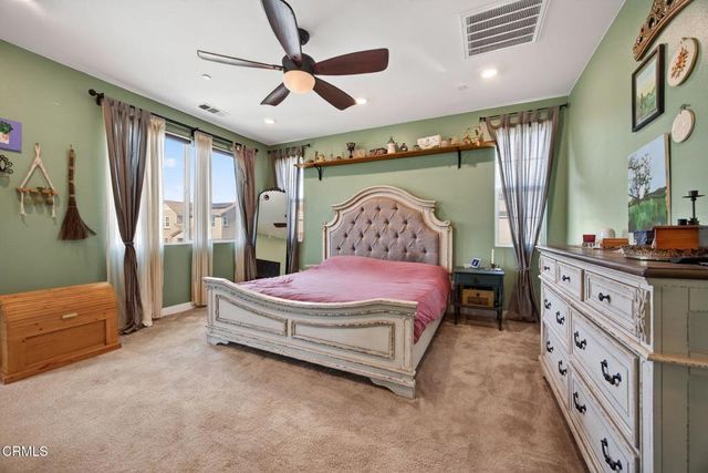 562 Kumquat Court, Santa Paula, CA 93060