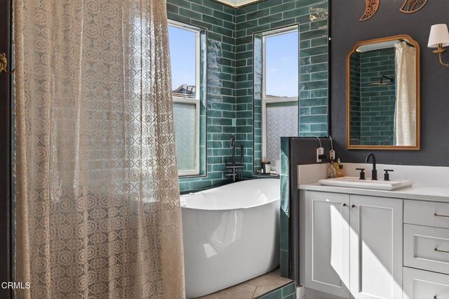 562 Kumquat Court, Santa Paula, CA 93060