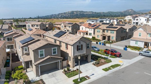 562 Kumquat Court, Santa Paula, CA 93060