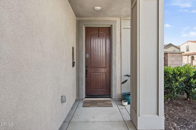 562 Kumquat Court, Santa Paula, CA 93060