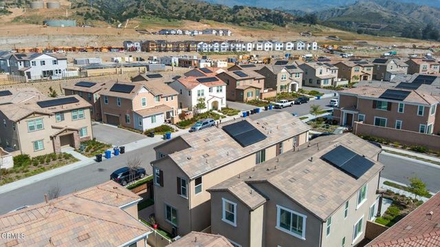 562 Kumquat Court, Santa Paula, CA 93060