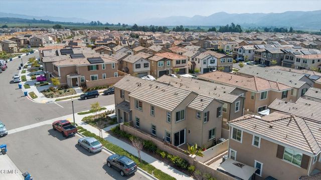 562 Kumquat Court, Santa Paula, CA 93060