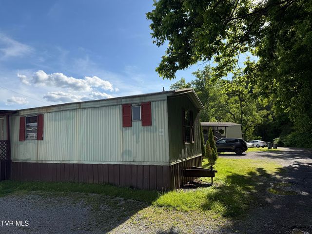 207 Garland Loop, Big Stone Gap, VA 24219