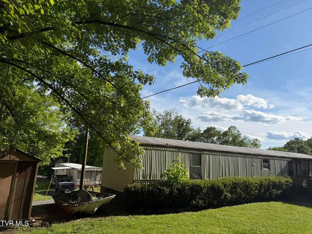 207 Garland Loop, Big Stone Gap, VA 24219