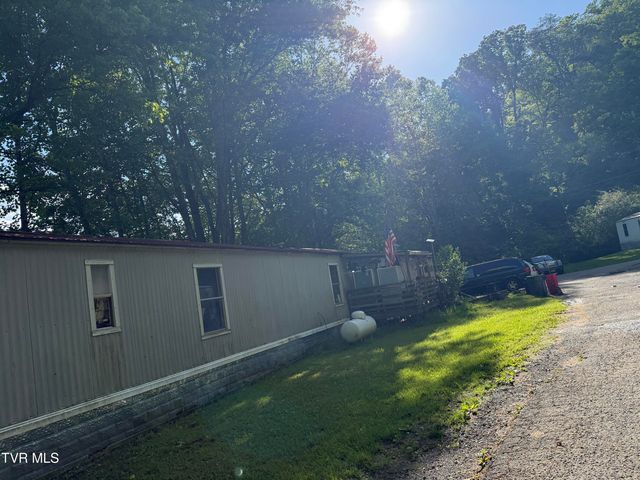 207 Garland Loop, Big Stone Gap, VA 24219