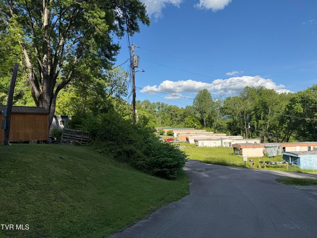 207 Garland Loop, Big Stone Gap, VA 24219