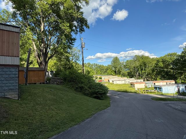 207 Garland Loop, Big Stone Gap, VA 24219