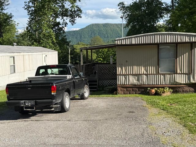 207 Garland Loop, Big Stone Gap, VA 24219
