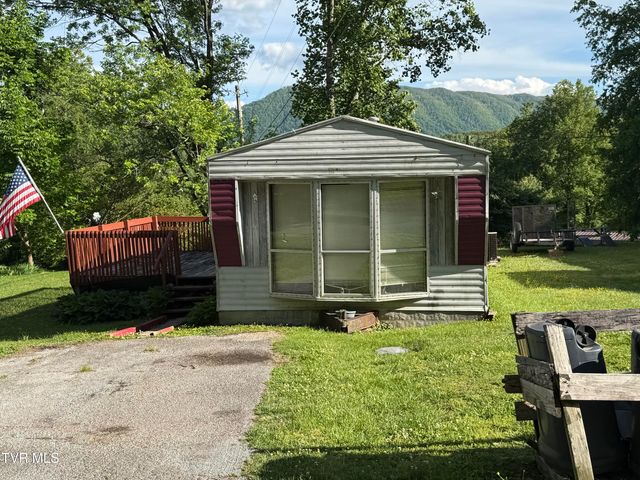 207 Garland Loop, Big Stone Gap, VA 24219
