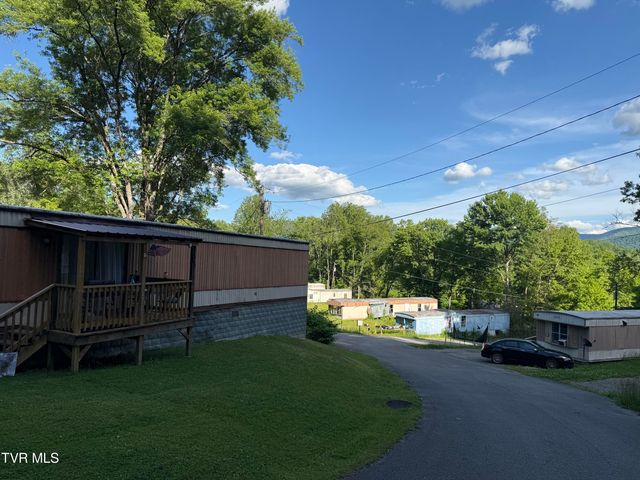 207 Garland Loop, Big Stone Gap, VA 24219