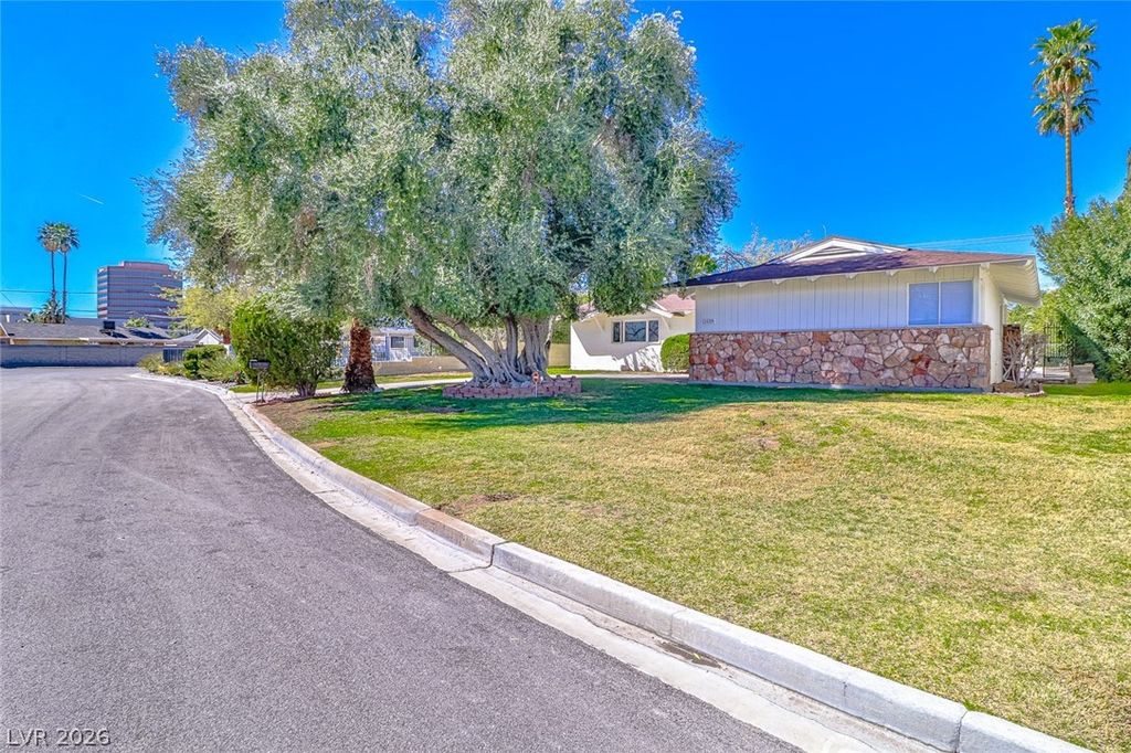 1605 Bryn Mawr Avenue, Las Vegas, NV 89102